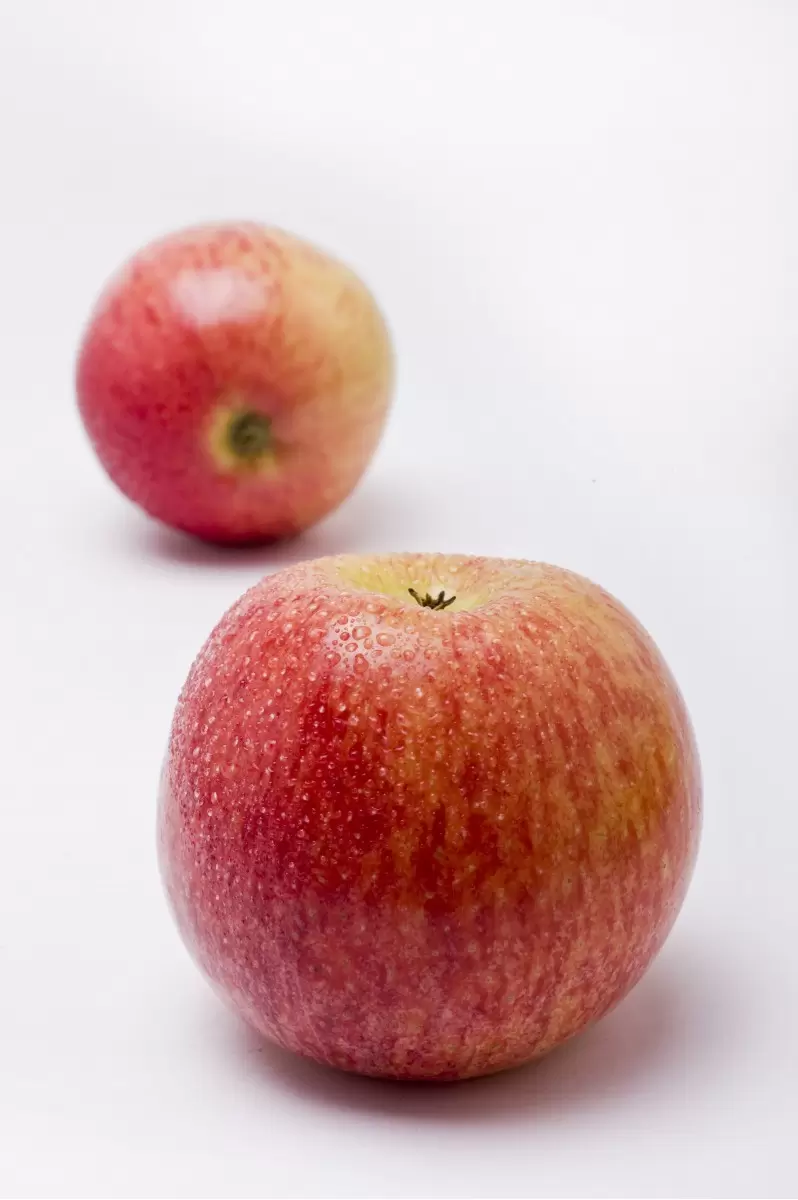 תפוחים - אילן עמיחי - תמונות סטודיו רקע לבן  - מק''ט: 125588